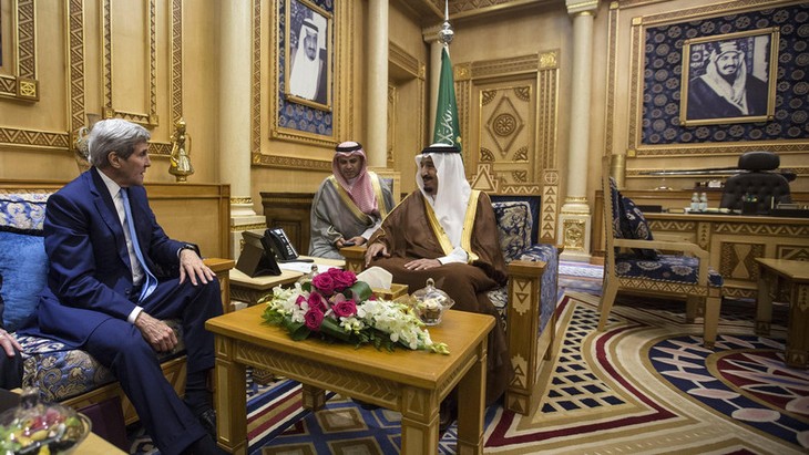Secretary John Kerry arrives in Saudi Arab to discuss Syria crisis - ảnh 1
